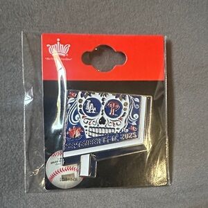 Amigo Blue and Silver Skull Phone Charm